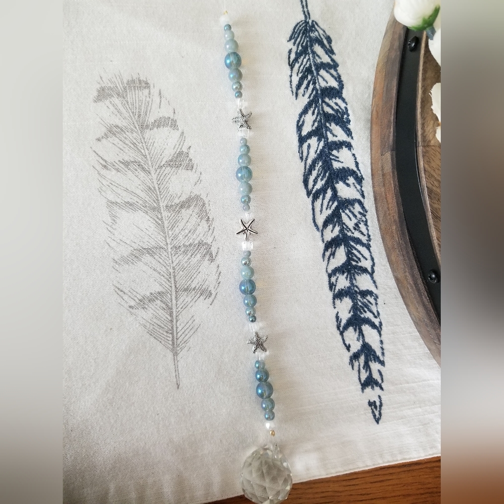 NEW! BEAUTIFUL HANDMADE CRYSTAL & STARFISH SUNCATCHER